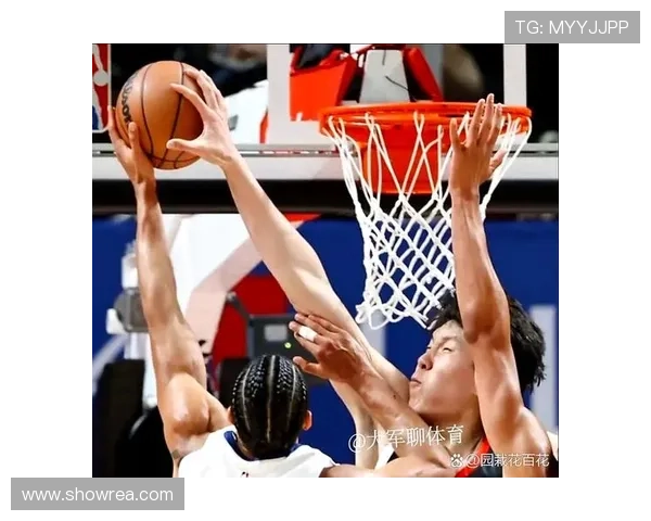 杨瀚森外线手感爆棚弧顶三分稳准狠助球队强势拉开比分