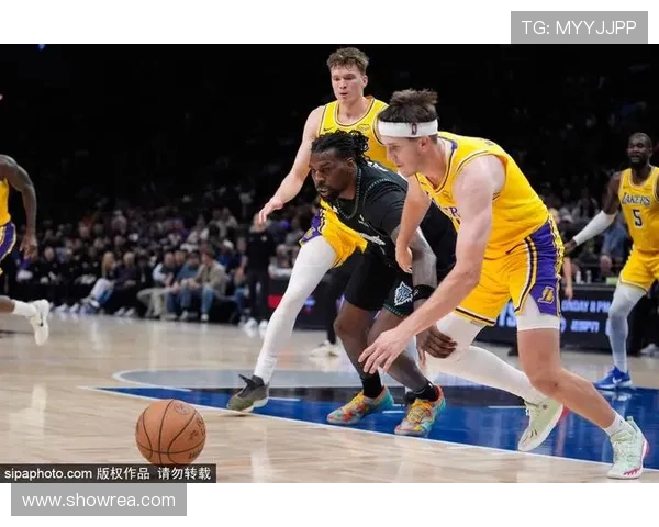 东契奇三双领衔湖人力克热火 里夫斯砍下26分助球队迎来三连胜